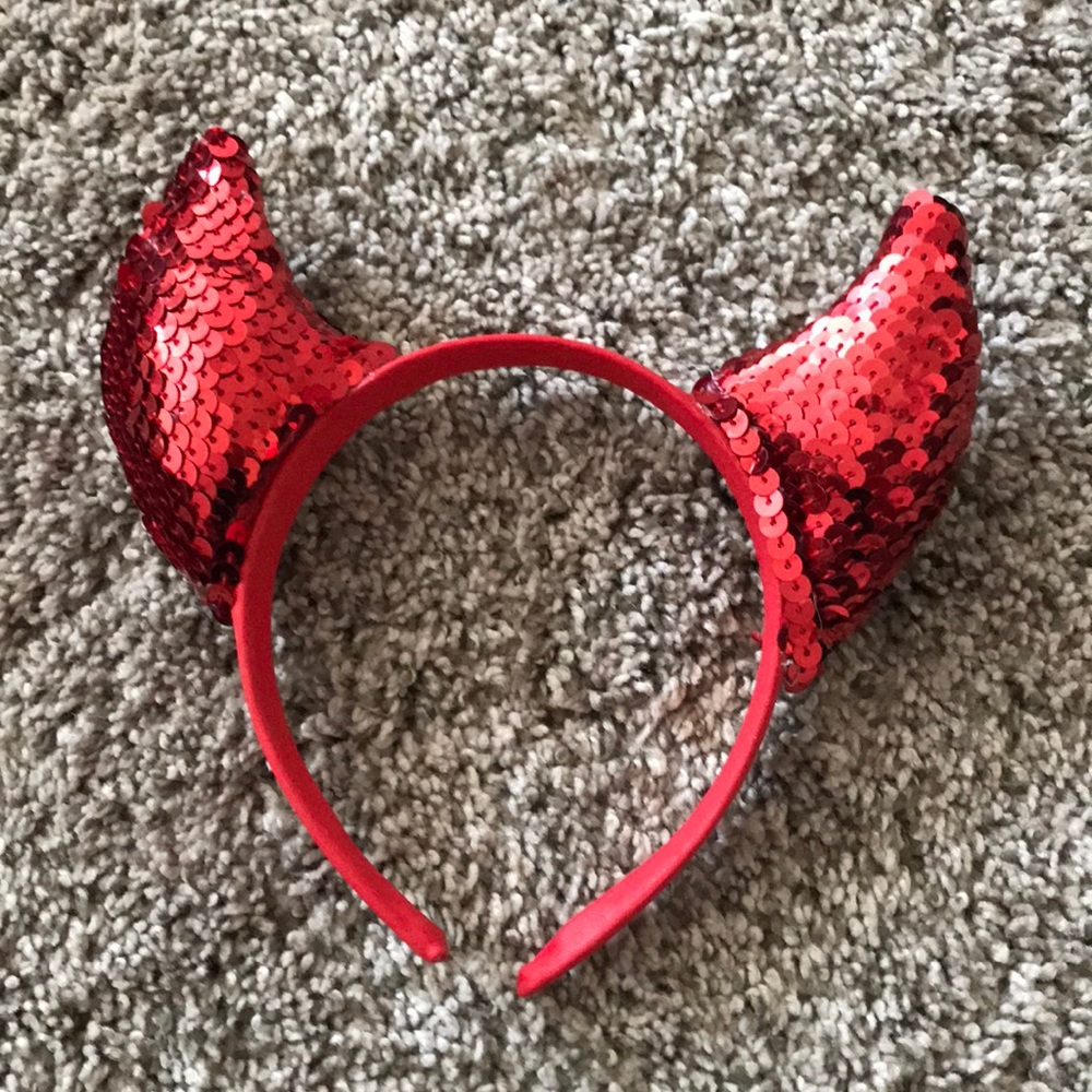 Devil horns